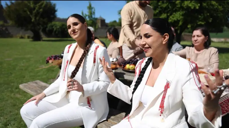 Rozi Dance — performance artistique